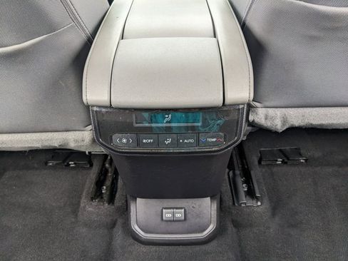 Used 2023 Toyota Highlander L image 33