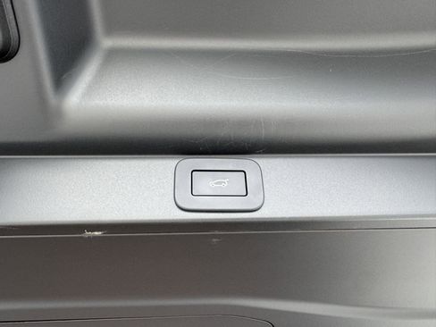 Used 2025 Land Rover Range Rover SE image 23