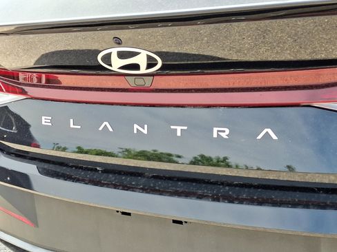 Certified 2025 Hyundai Elantra Sport FWD image 30