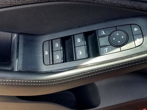 Used 2022 Nissan Rogue SV image 11