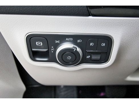 Used 2025 Mercedes-Benz GLA 250 4MATIC image 18