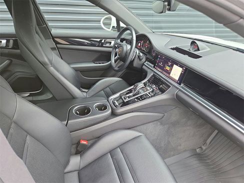 Used 2022 Porsche Panamera 4 image 18
