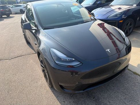 Used 2024 Tesla Model Y Performance AWD/4WD image 2