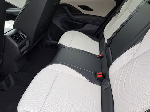 New 2026 Volkswagen Tiguan SE FWD image 15