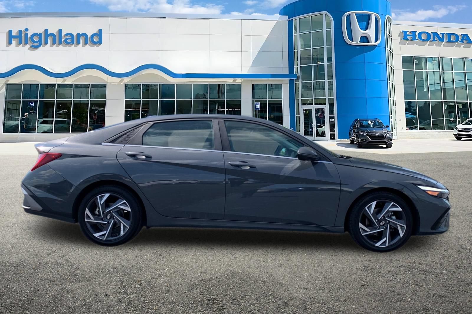 Used 2024 Hyundai Elantra Limited FWD image 6