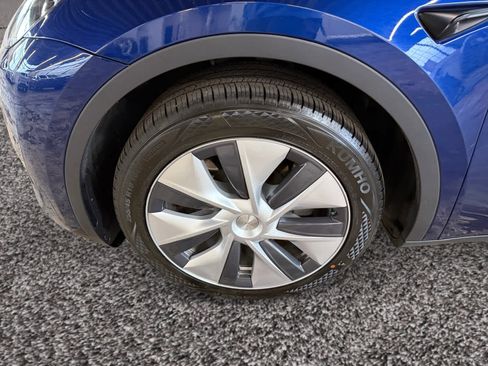 Used 2023 Tesla Model Y AWD image 14