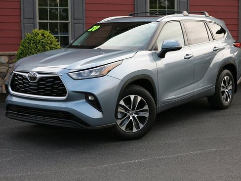 Used 2020 Toyota Highlander XLE AWD/4WD image 1