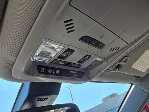 Used 2023 Chevrolet Equinox Premier image 25