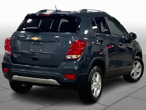 Used 2022 Chevrolet Trax LT w/ LT Convenience Package image 9