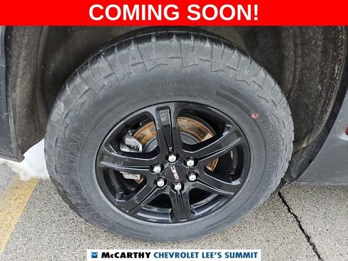 Used 2023 GMC Acadia AT4 w/ Preferred Package image 5