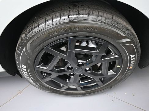 New 2026 Kia Carnival SX w/ SX Dark Edition Package FWD image 15