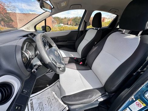 Used 2014 Toyota Yaris L image 10