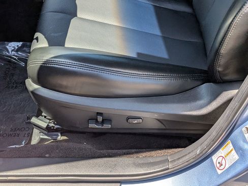 Used 2011 Subaru Outback 2.5i Limited image 12