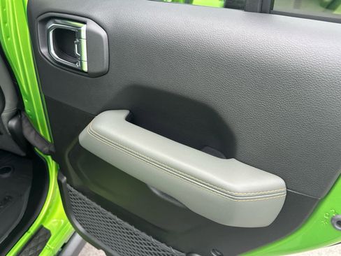 New 2025 Jeep Gladiator Mojave w/ Convenience Group image 22