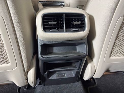 Used 2025 Mercedes-Benz GLE 350 4MATIC image 30