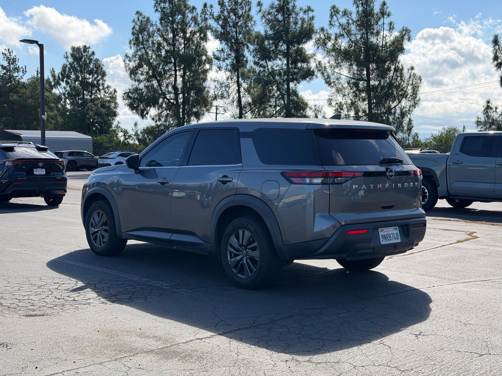 Used 2023 Nissan Pathfinder S AWD/4WD image 3