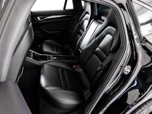 Used 2019 Porsche Panamera image 43