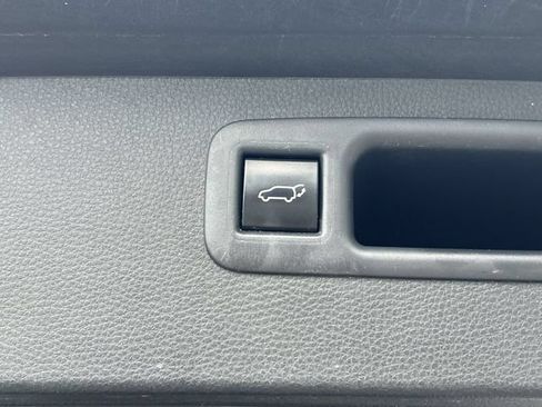 Used 2024 Toyota Highlander LE AWD/4WD image 40