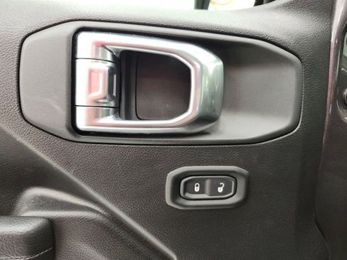 Used 2025 Jeep Wrangler Sport image 35