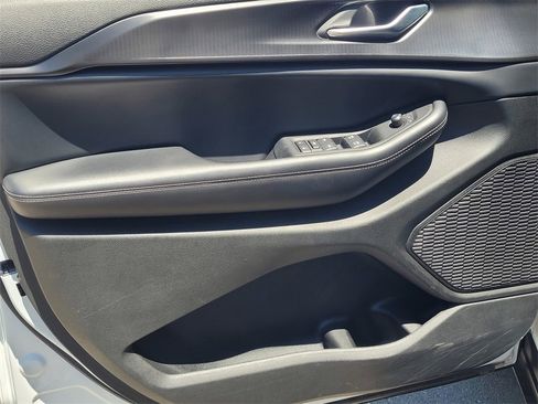 Used 2023 Jeep Grand Cherokee L Laredo image 14