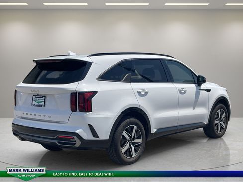 Used 2022 Kia Sorento S w/ Panoramic Sunroof Package FWD image 5