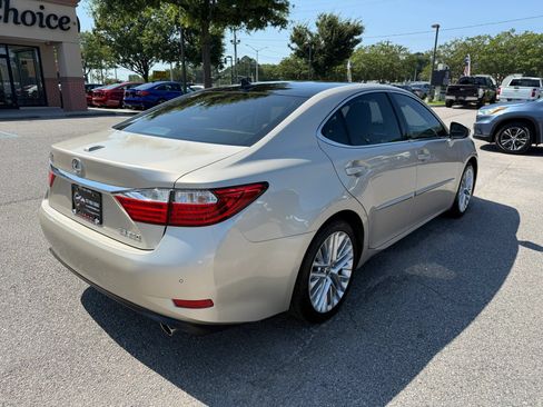 Used 2015 Lexus ES 350 w/ Ultra Luxury Package FWD image 8