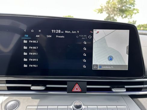 New 2025 Hyundai Elantra Limited image 24