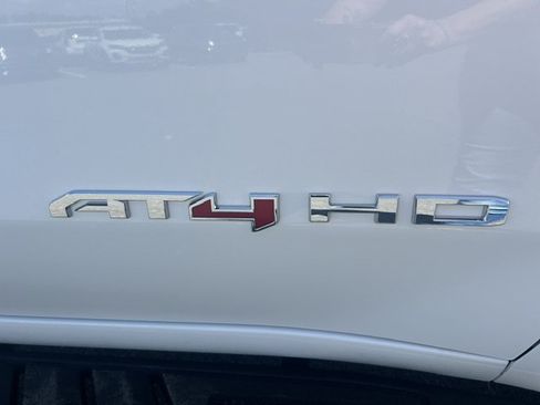 Used 2024 GMC Sierra 2500 AT4 w/ Technology Package AWD/4WD image 8