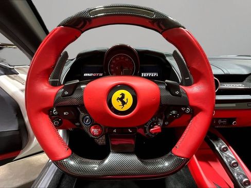 Used 2021 Ferrari 812 GTS RWD image 9