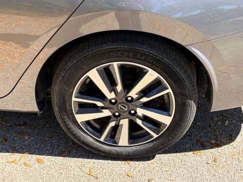 Used 2025 Nissan Versa SV image 25