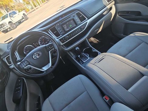 Used 2019 Toyota Highlander LE image 22