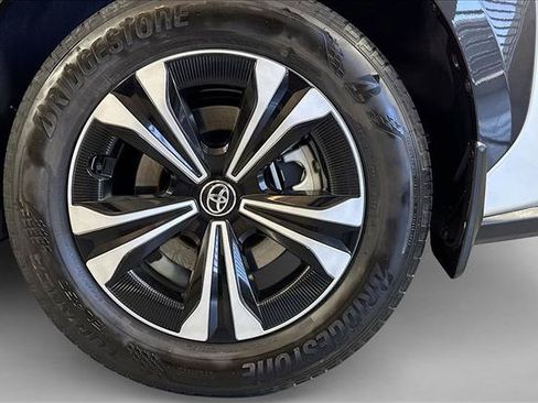 Used 2024 Toyota bZ4X FWD image 30