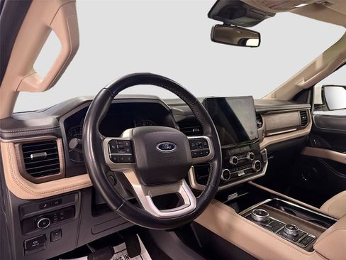 Used 2024 Ford Expedition Limited image 9