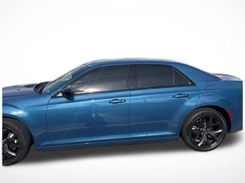 Used 2021 Chrysler 300 Touring w/ Sport Appearance Package image 4