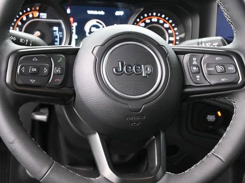 Used 2025 Jeep Gladiator Mojave image 8