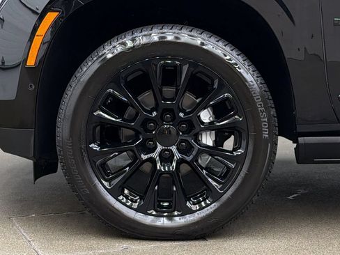 Used 2026 GMC Yukon Denali w/ Sun & Power Step Package AWD/4WD image 10