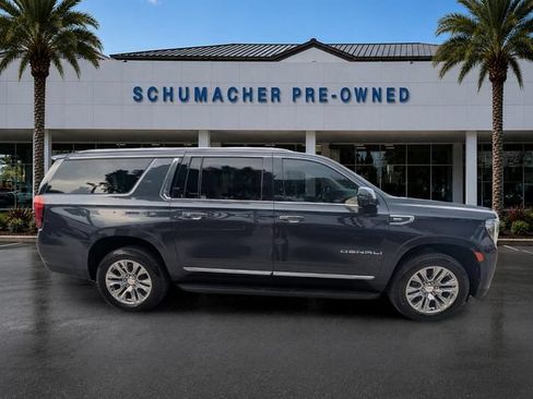 Used 2022 GMC Yukon XL Denali AWD/4WD image 8