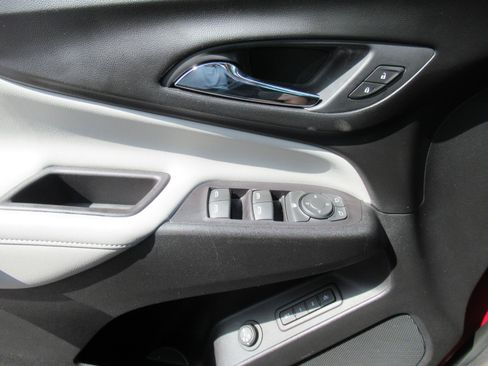 Used 2018 Chevrolet Equinox Premier FWD image 21