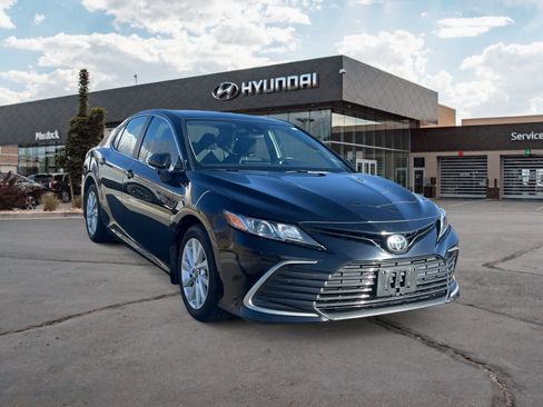 Used 2021 Toyota Camry LE w/ Cold Weather Package image 7