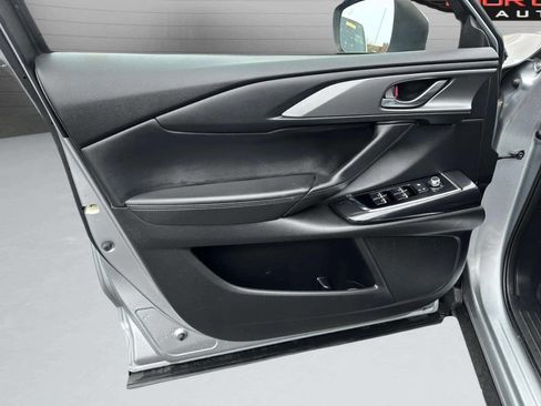 Used 2018 MAZDA CX-9 Touring image 15