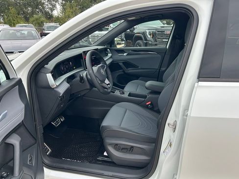 New 2026 Volkswagen Tiguan SE R-Line image 17