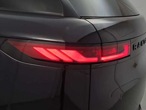 Used 2025 Land Rover Range Rover Sport SV Edition Two image 35