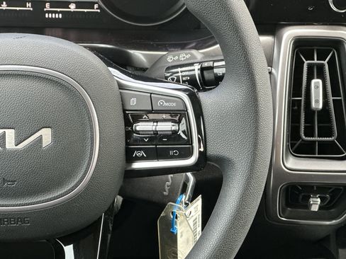 Used 2023 Kia Sorento LX image 21