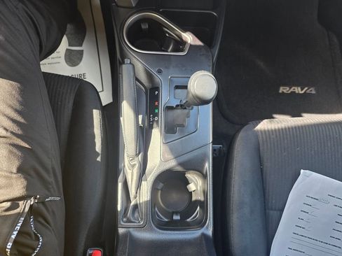 Used 2016 Toyota RAV4 LE image 17