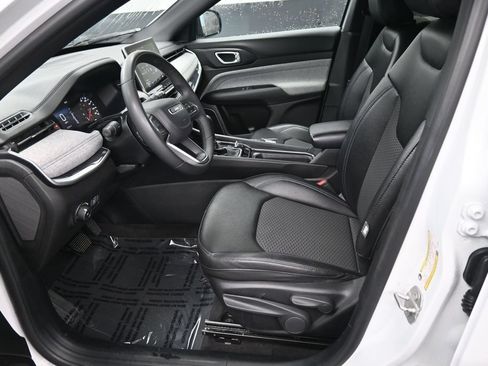Used 2024 Jeep Compass Latitude AWD/4WD image 28