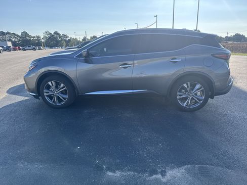Used 2021 Nissan Murano Platinum image 2