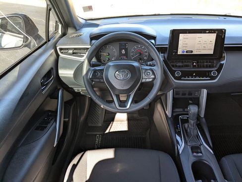 Used 2023 Toyota Crown Limited image 12