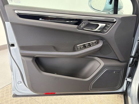 New 2026 Porsche Macan image 13