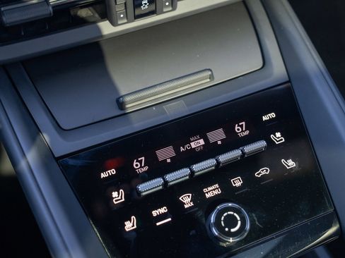 Certified 2025 Porsche Macan 4 Electric AWD/4WD image 20