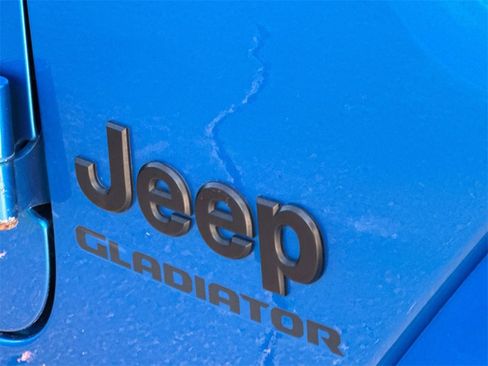 Used 2021 Jeep Gladiator Willys image 10